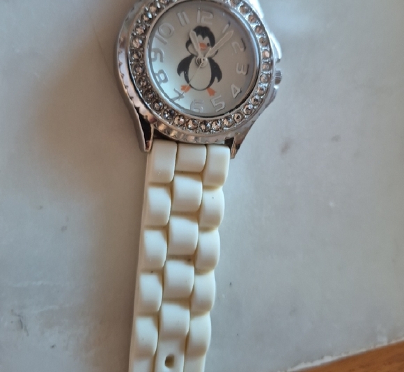 Penguin Design Watch with Rhinestones - Picture 3 of 8